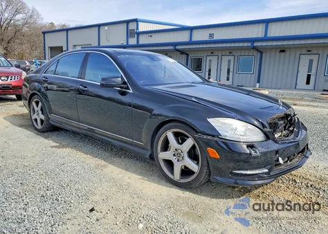 2013 Mercedes-Benz S 550 z USA, uszkodzony, nr VIN WDDNG7DB4DA532539